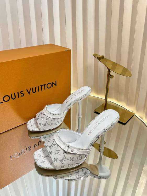 Picture of Louis Vuitton Shoes _SKULVsz35-419cmmnh071013675
